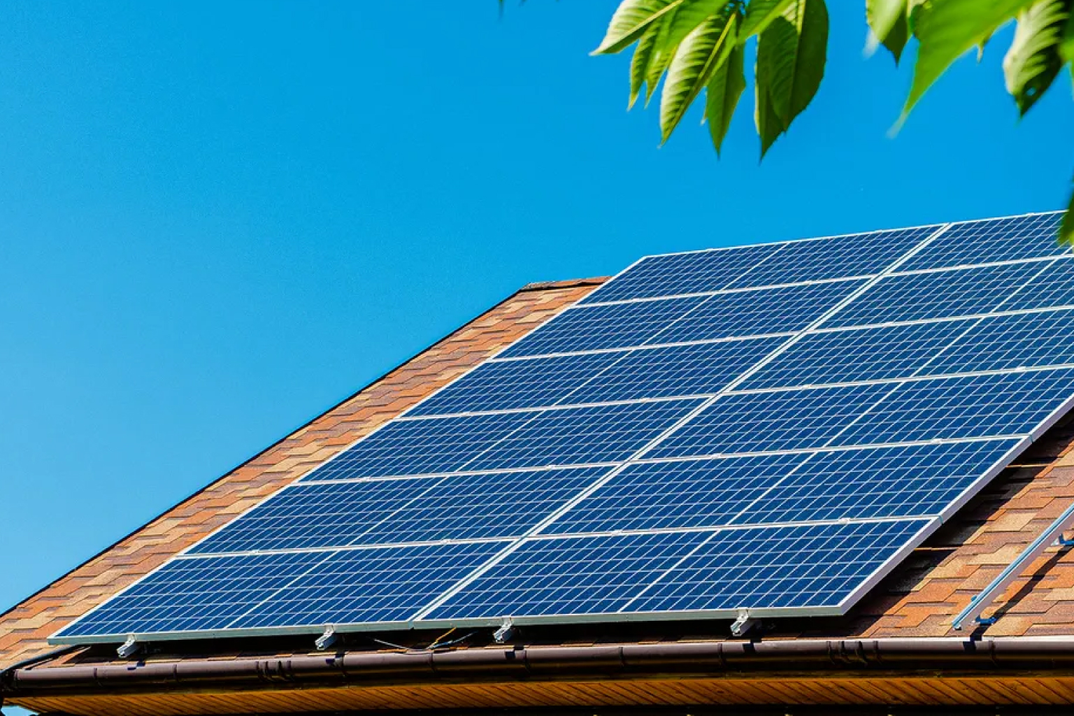 Ceará ultrapassa 149 mil sistemas de energia solar e entra no Top 10 nacional em novas instalações