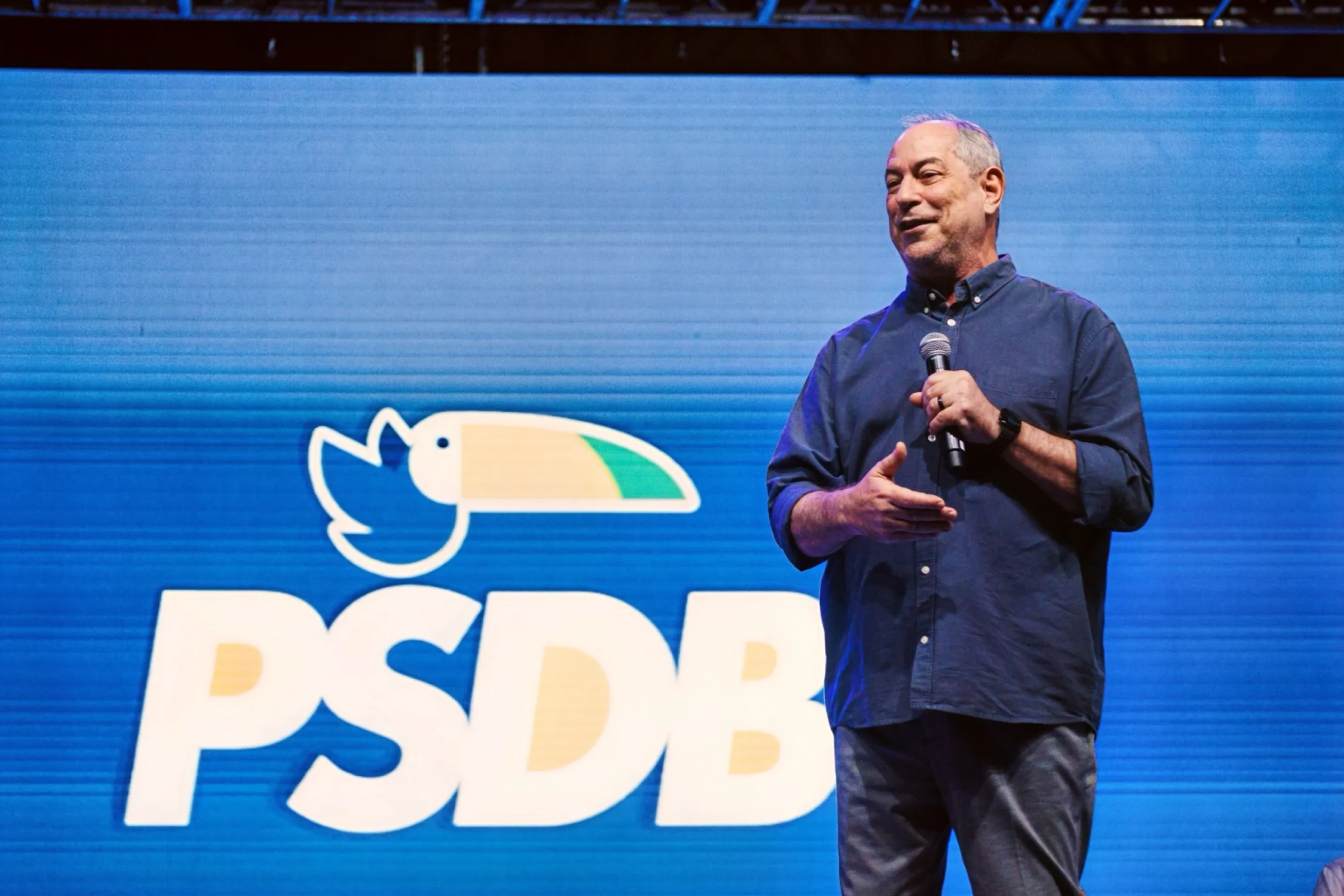 Ciro cita Caiado e Renan Santos como possibilidades de voto para o Planalto e ignora Flávio Bolsonaro