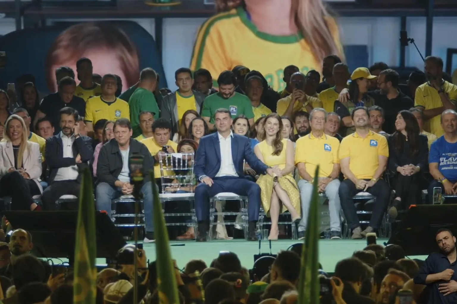 PL oficializa Flávio Bolsonaro como candidato à Presidência em convenção nacional com Milei presente