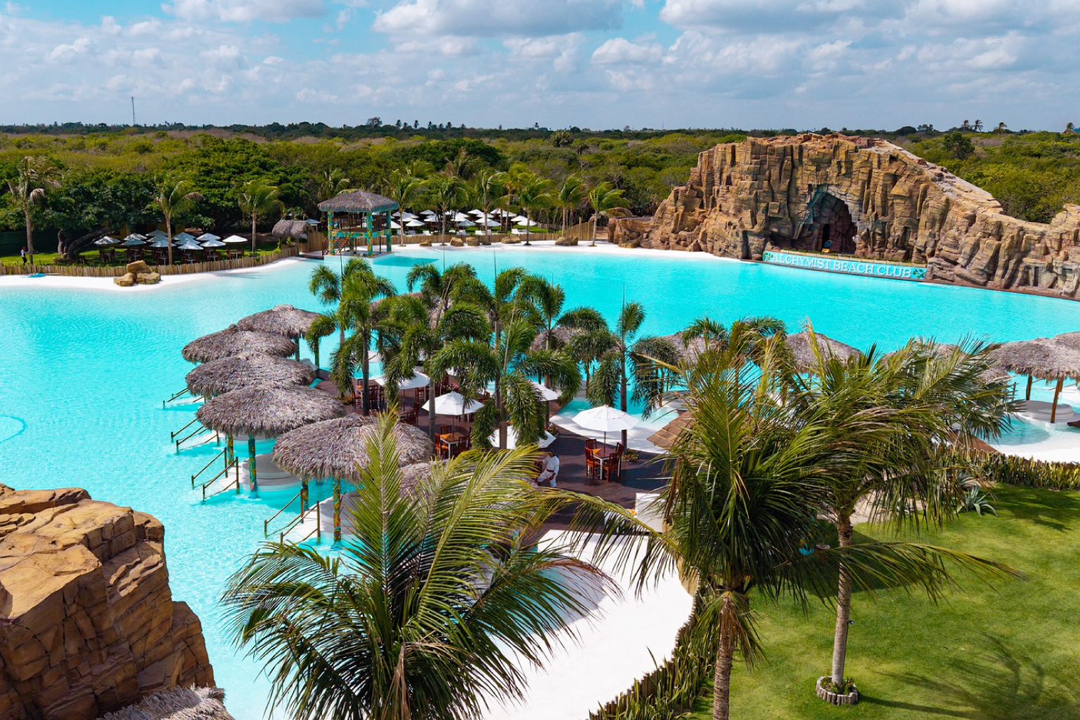 Alchymist Beach Club e Blue Lagoon: duas experiências que se completam na Lagoa do Paraíso
