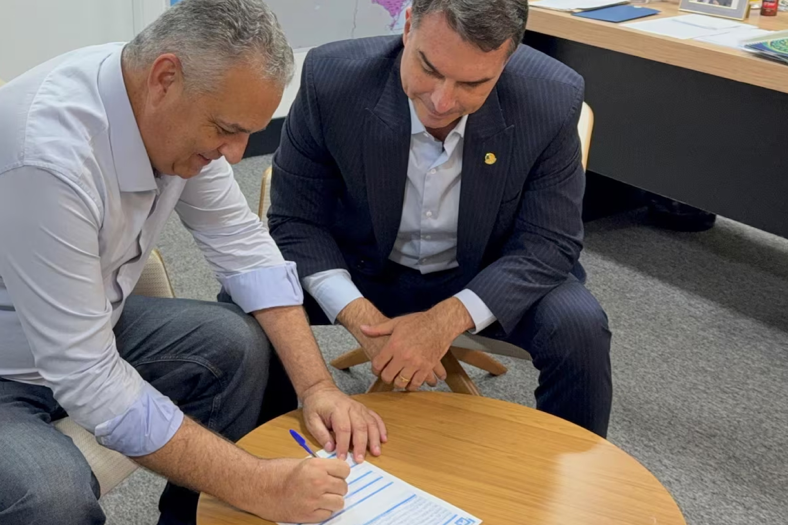 Flávio Bolsonaro anuncia alagoano Alfredo Gaspar como vice para unir o Nordeste à sua candidatura