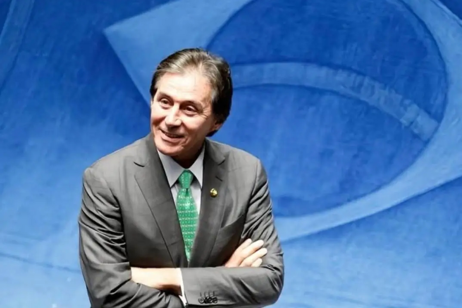 Eunício Oliveira confirma desistência ao Senado durante convenção do MDB e cita problema de saúde
