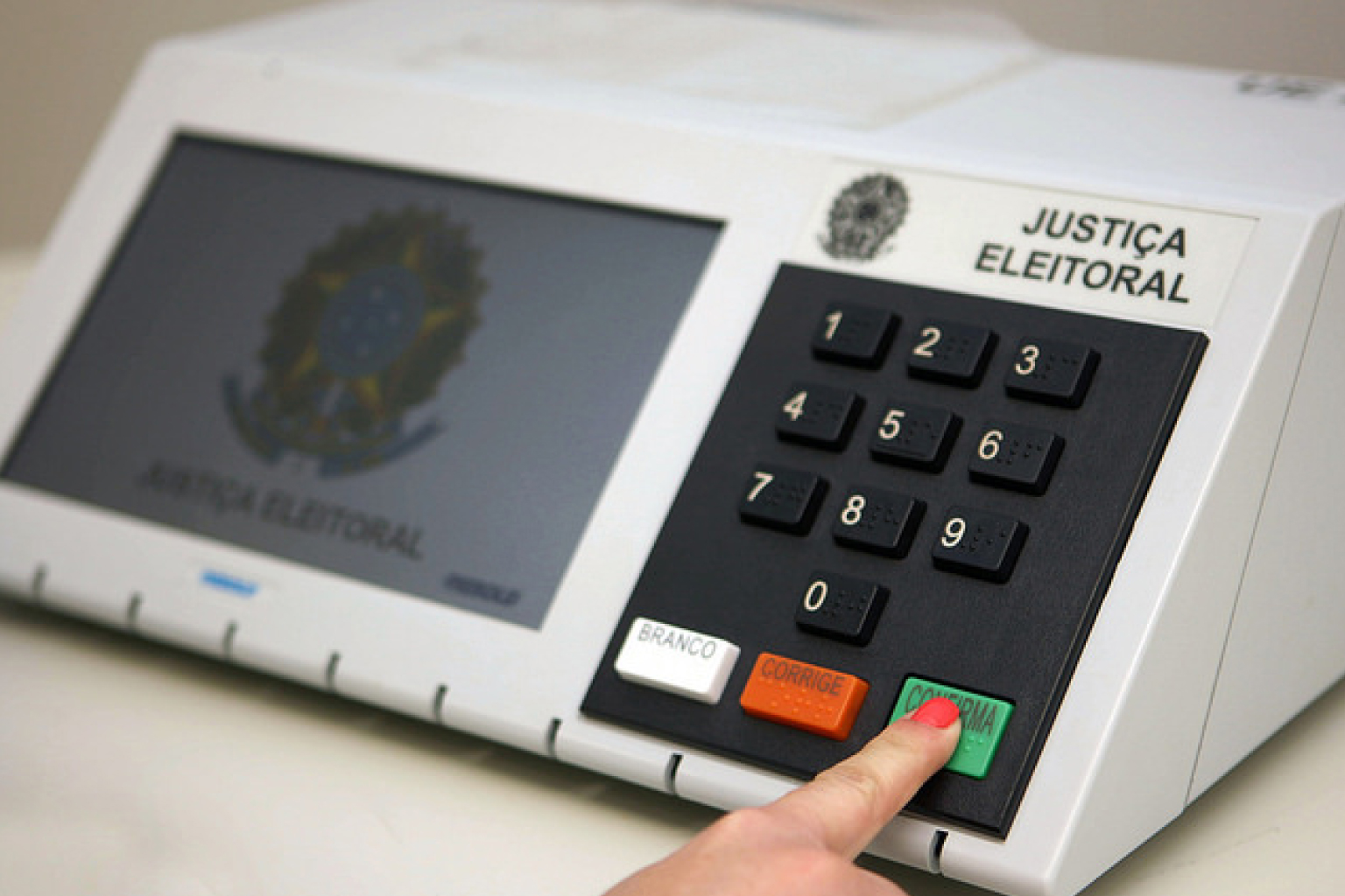 Saiba até quando e como solicitar o voto em trânsito nas eleições de 2026