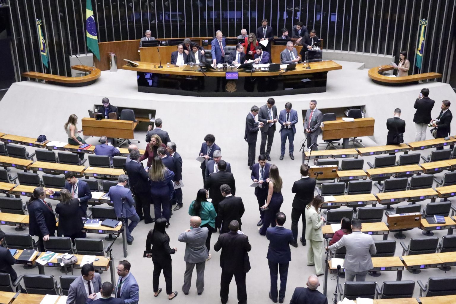 Câmara aprova redução de impostos sobre combustíveis, etanol e fertilizantes
