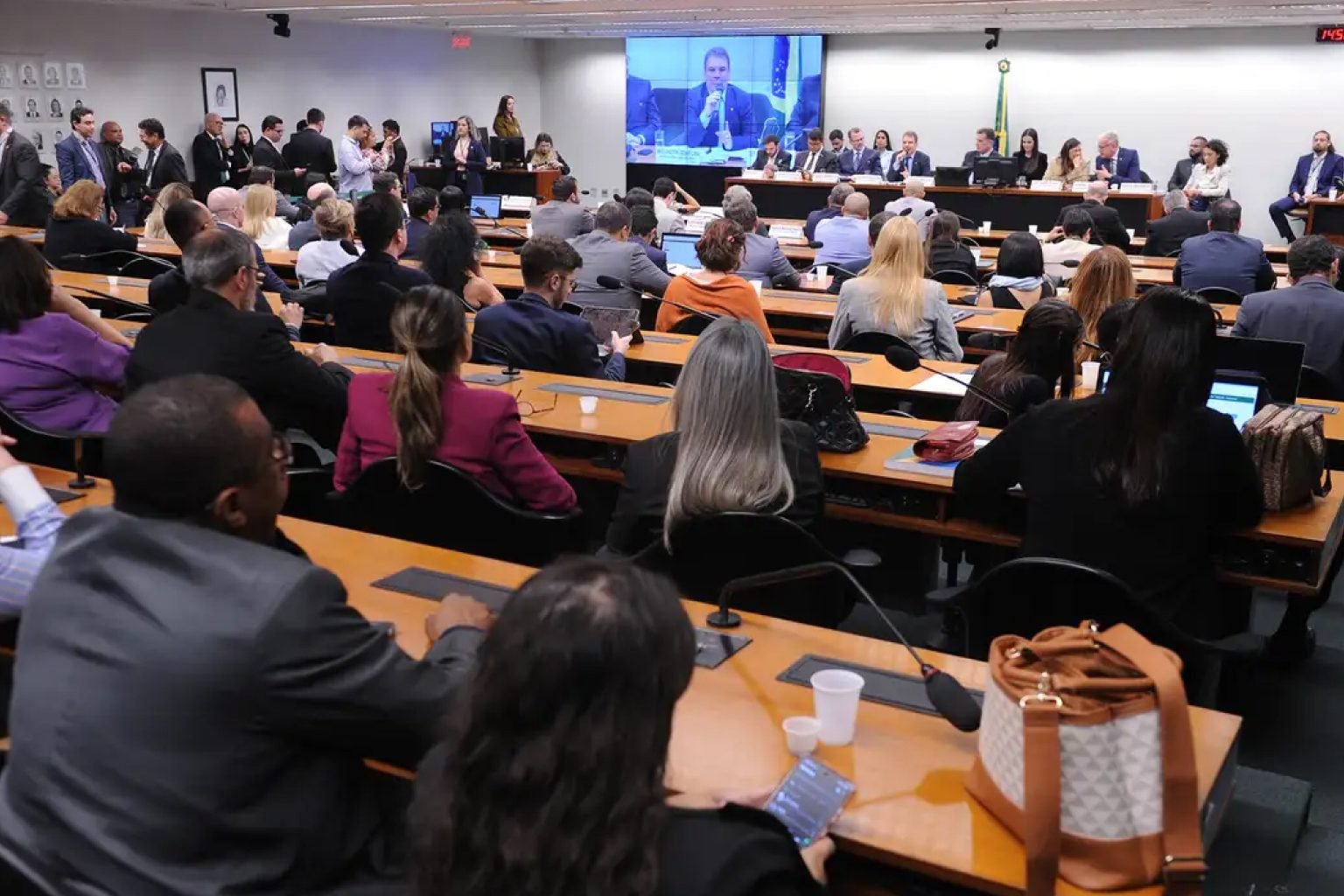 Câmara instala comissão que pode reduzir maioridade penal para 16 anos