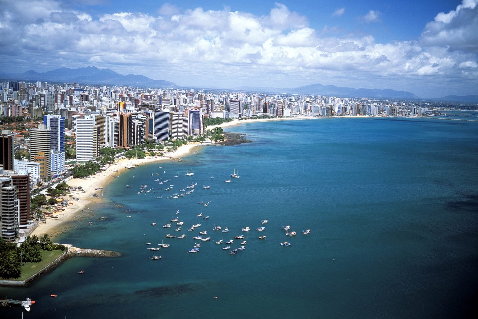 Fortaleza recebe 2,2 milhões de turistas no primeiro semestre de 2026, com alta de 23,6% no turismo internacional