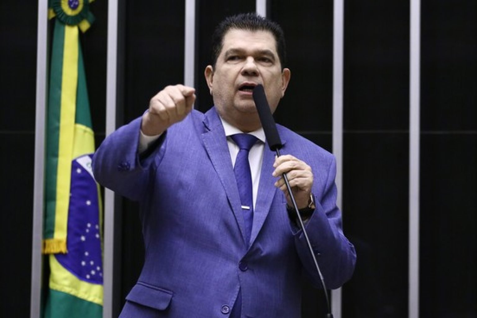 Lula retira Mauro Filho da vice-liderança do governo na Câmara em meio a divergências no Ceará