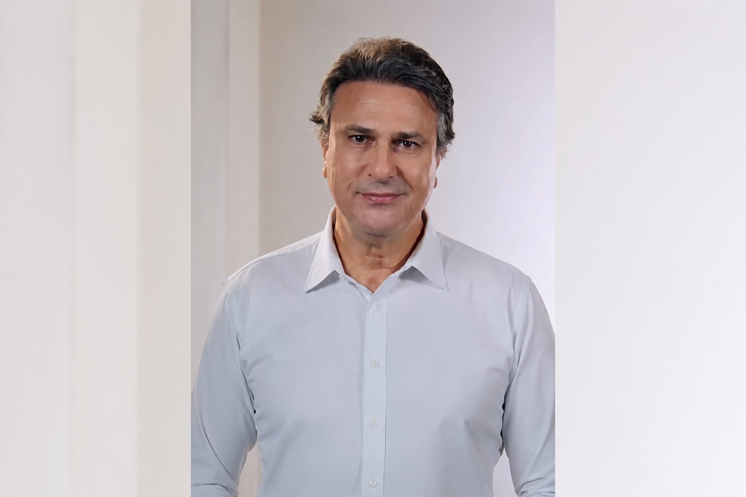 TRE-CE manda Camilo Santana remover vídeo que liga Ciro a Flávio Bolsonaro