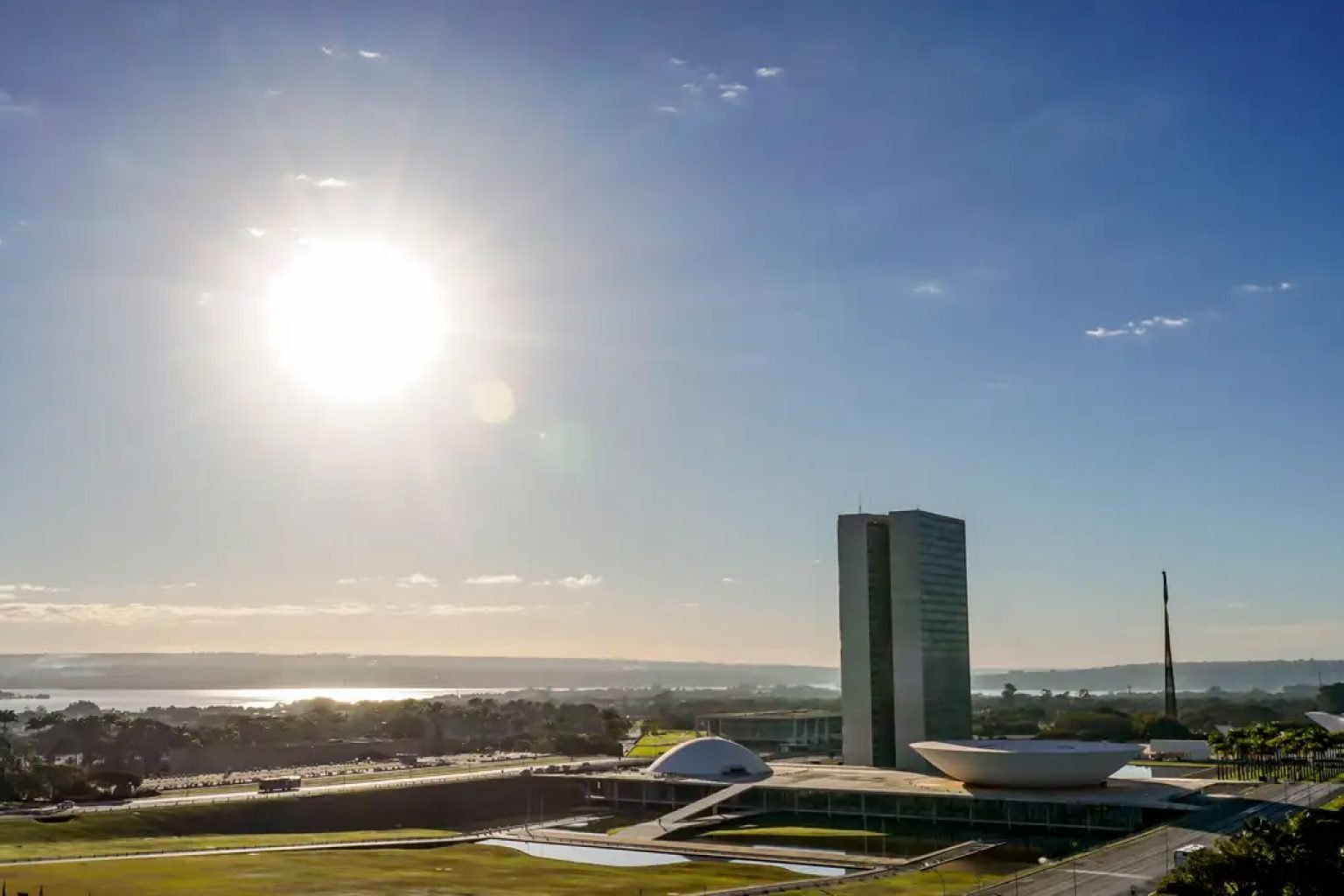 Congresso inicia última semana de esforço antes da eleição com fim da 6x1 na pauta