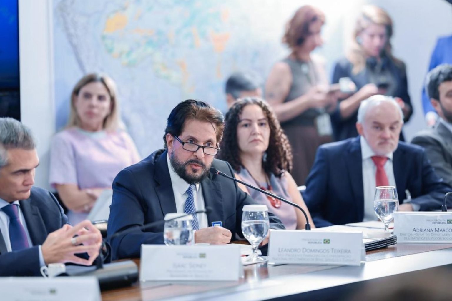 CNC leva ao presidente Lula impactos das bets sobre comércio e famílias