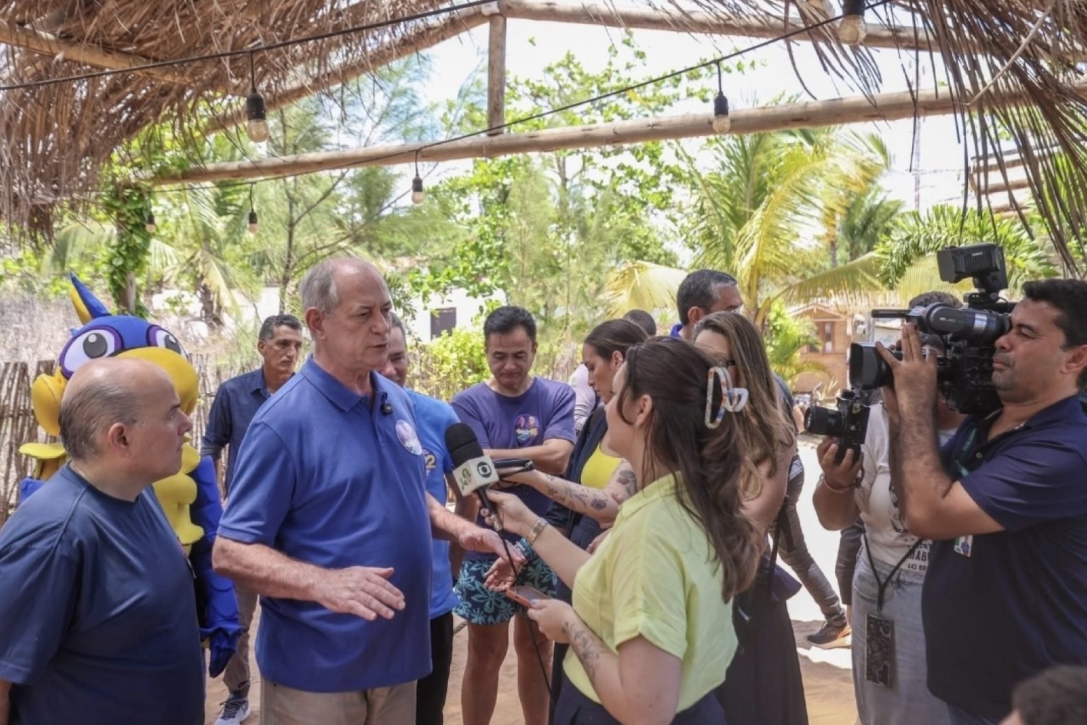 Ciro promete construir Centro de Eventos na vila de Jericoacoara