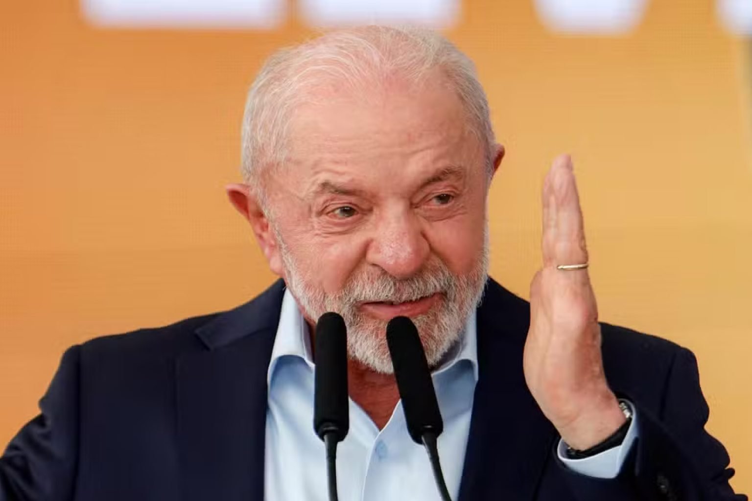 Lula anuncia reajuste no Bolsa Família a 17 dias da eleição