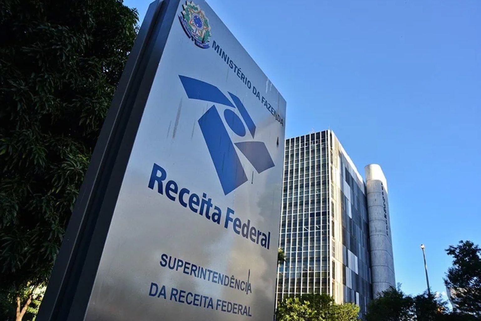 Arrecadação federal supera R$ 2 trilhões em oito meses