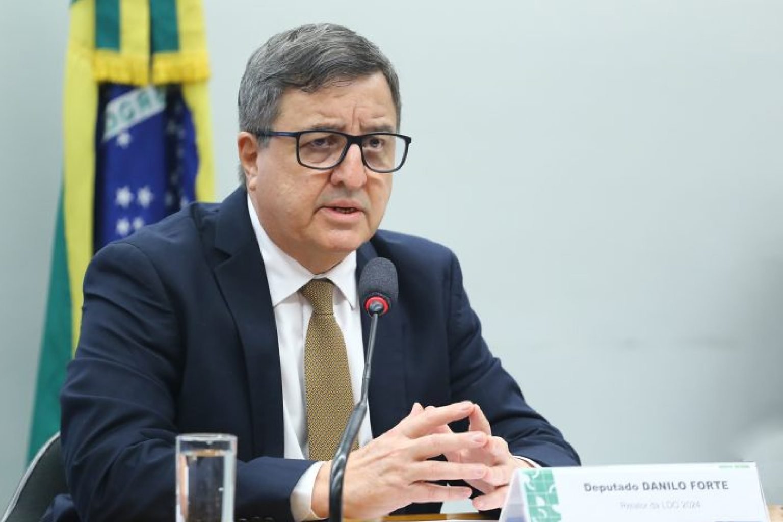 Deputado cearense propõe PEC por mandato de 10 anos no STF