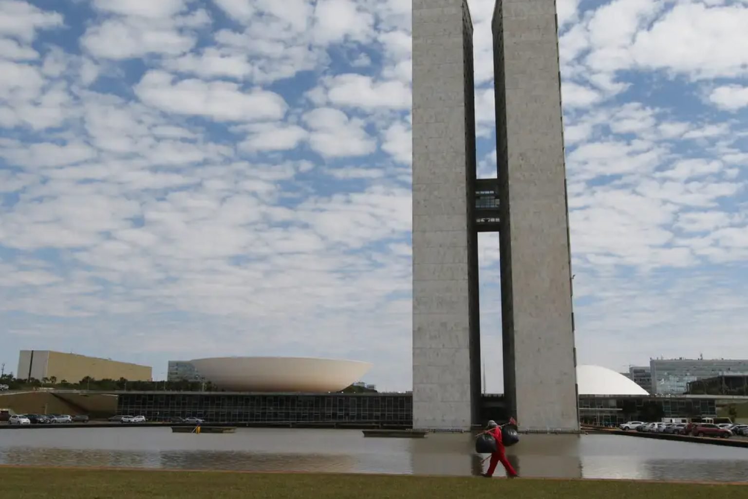 Senado marca votação do fim da escala 6x1 para terça-feira (6)