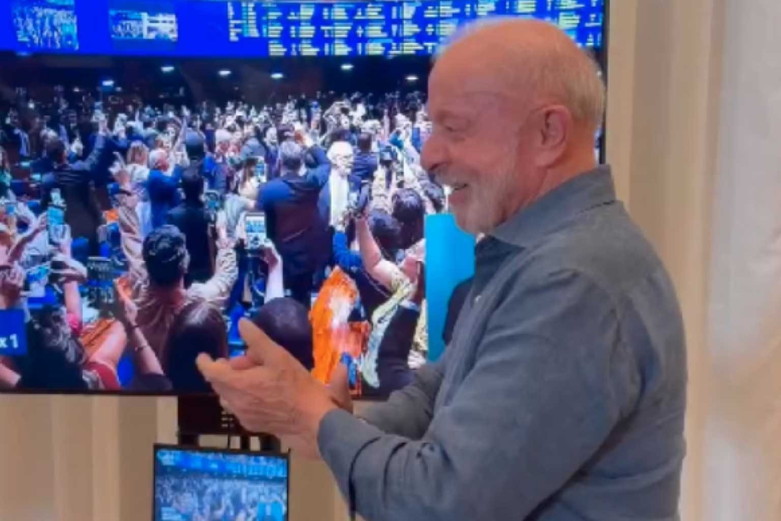 Lula comemora aprovação do fim da escala 6x1 no Senado