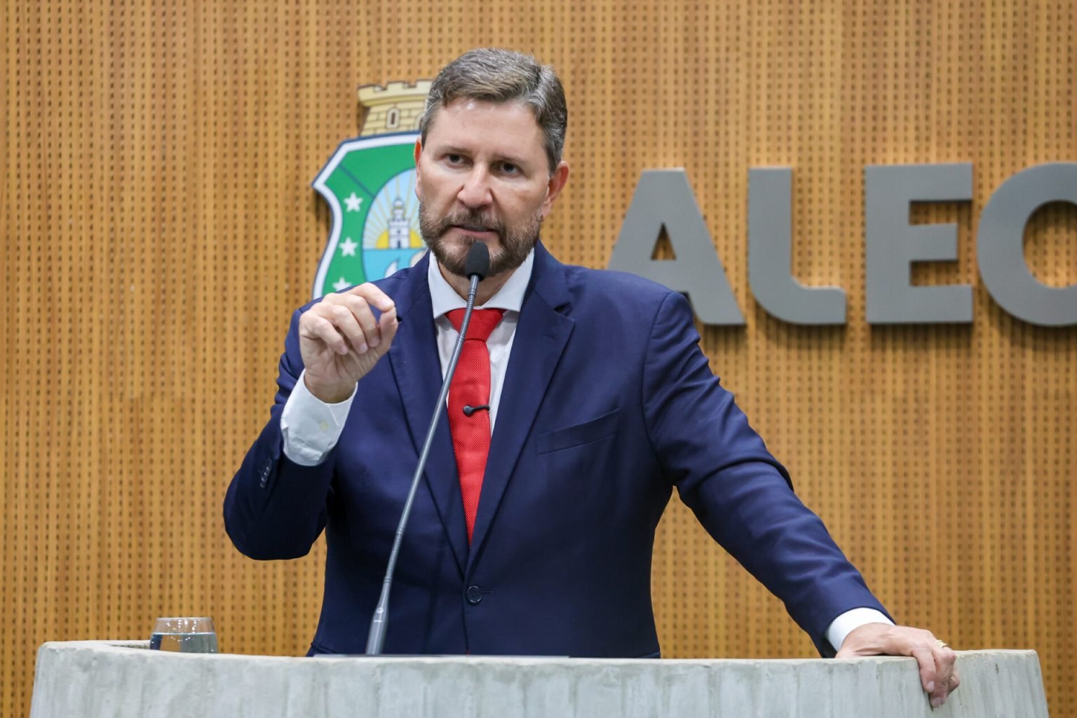 Projeto veda ao Governo do Ceará contratar empresas que promovam bets