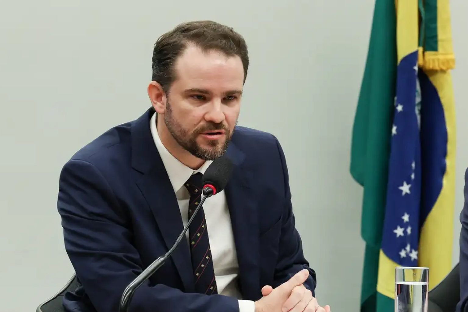 Durigan: governo estuda crédito a empresas na transição do fim da 6x1