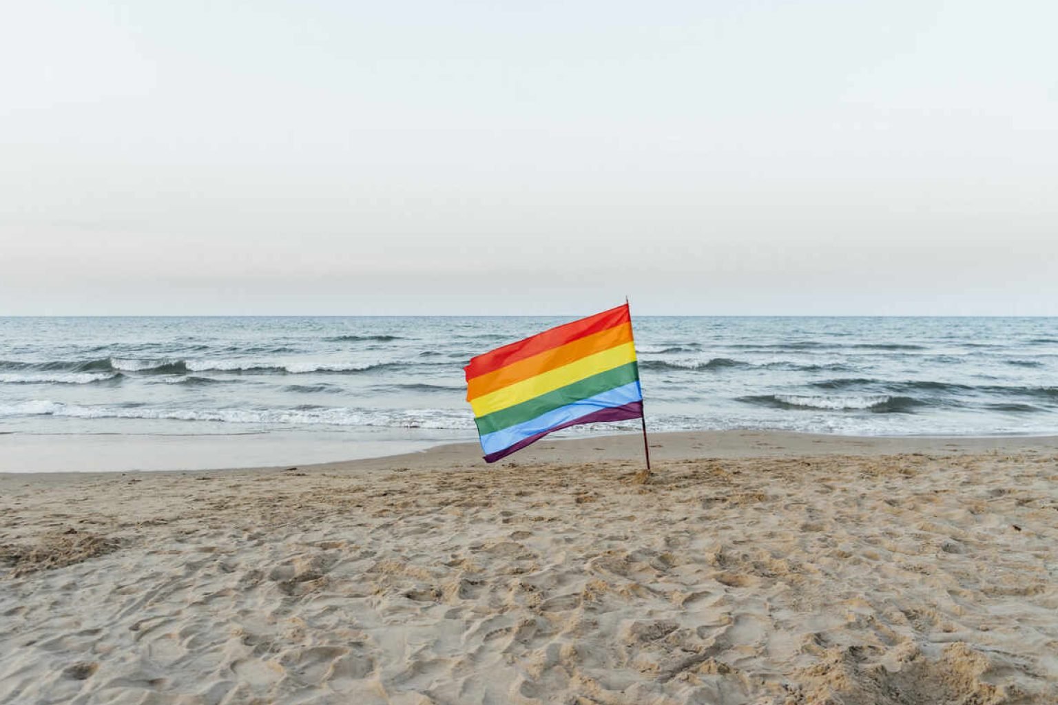Fortaleza se destaca em pesquisa da Embratur sobre turismo LGBTQIA+