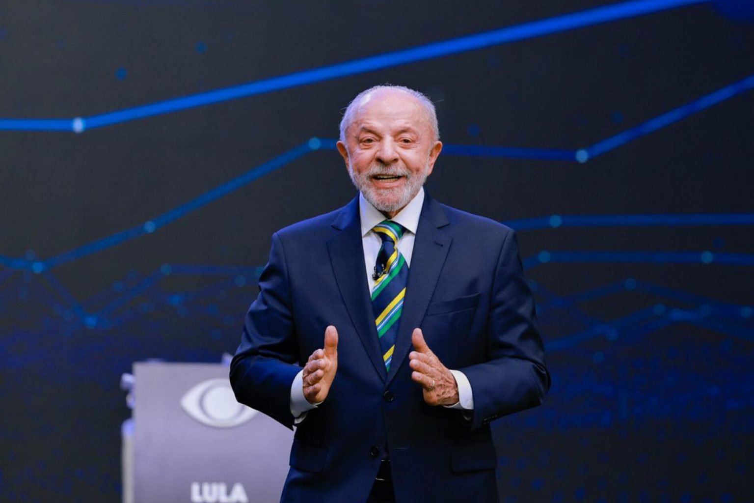 Lula anuncia autorização para abrir sigilos e desafia Flávio