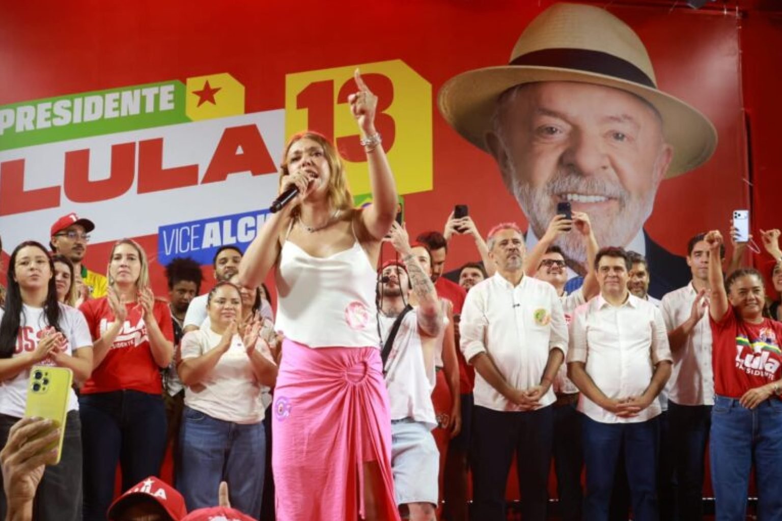 Baile do 13 reúne Erika Hilton, Elmano e apoiadores de Lula