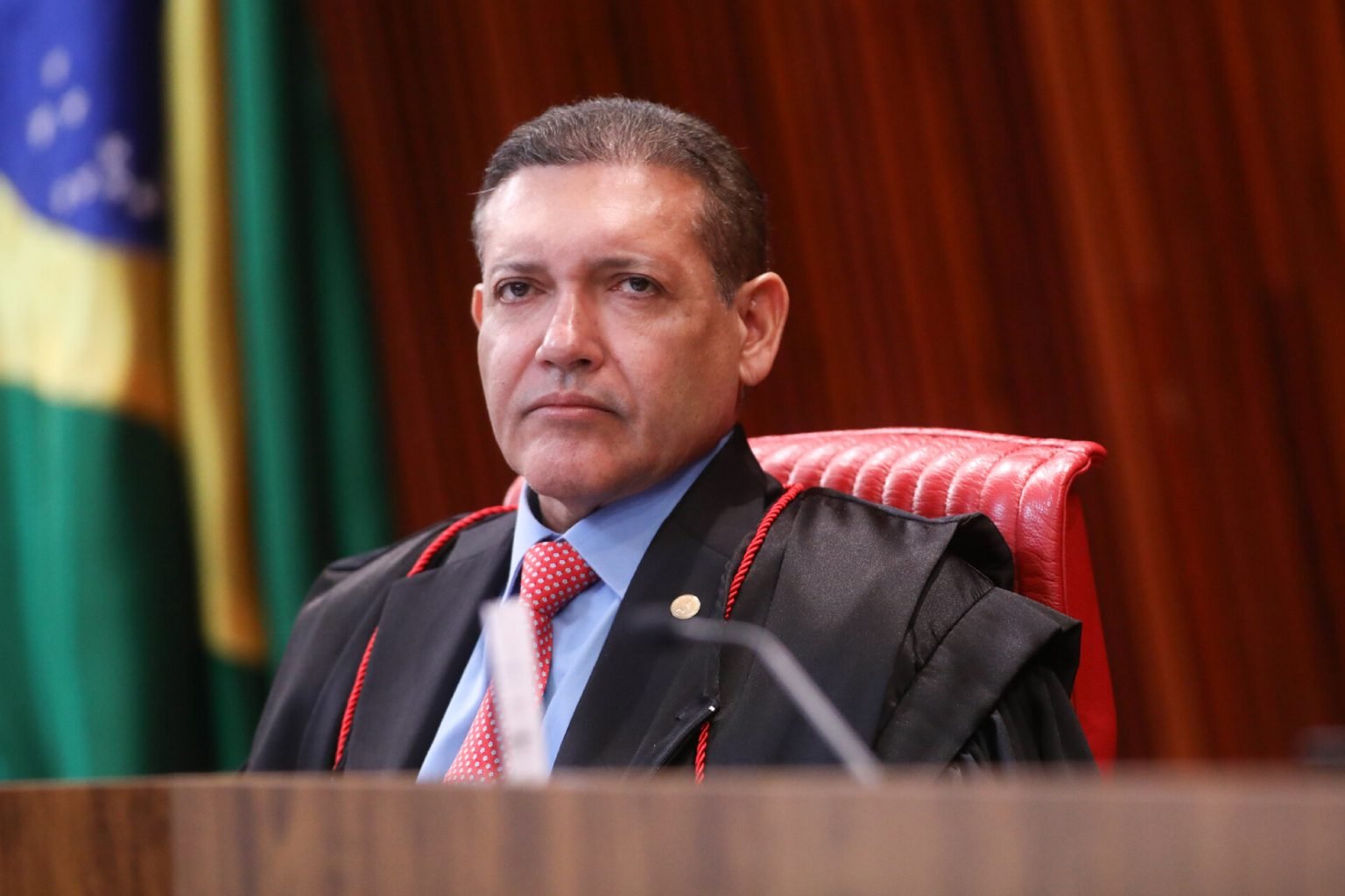 TSE discute restringir canais políticos no WhatsApp antes da eleição
