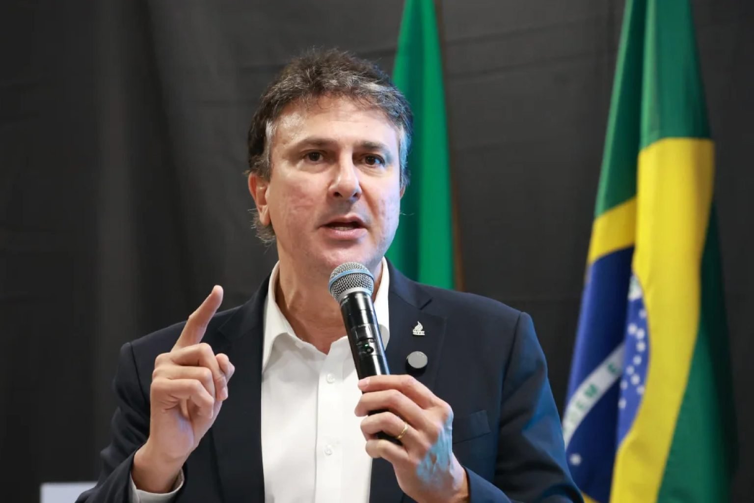 Camilo Santana acusa Flávio de descumprir acordo sobre sigilos