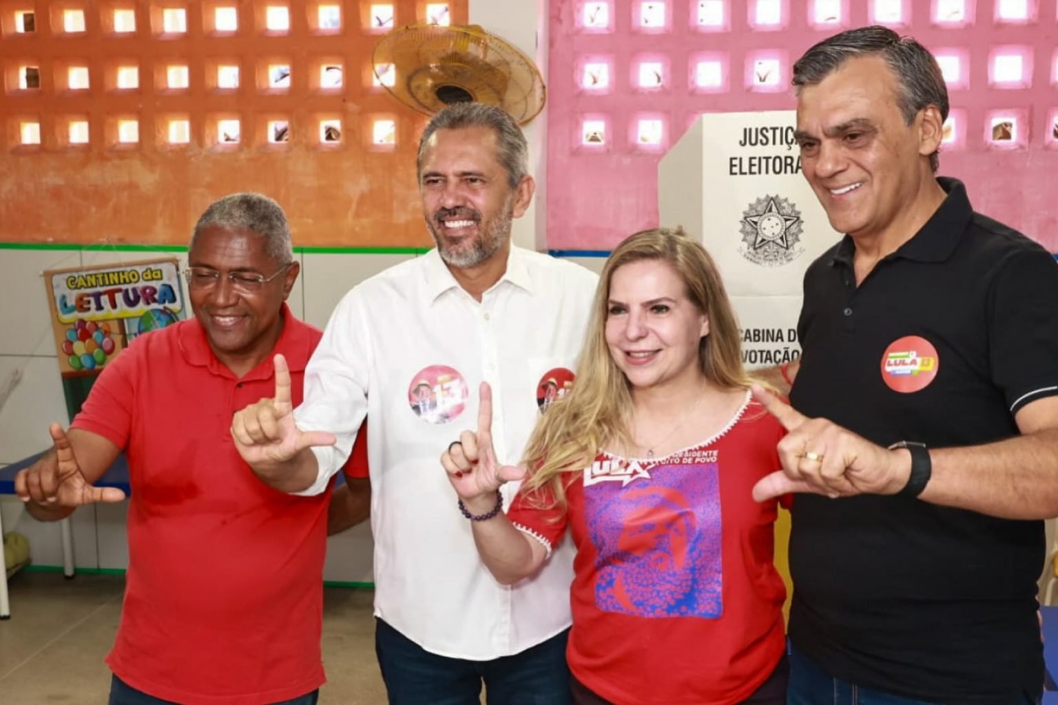 Elmano votou em Caucaia com Luizianne Lins e reforçou apoio a Lula
