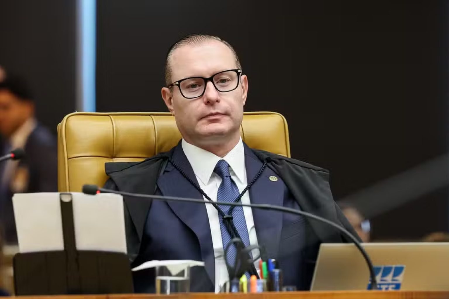 Zanin, do STF, estende votação no país até 19h após denúncias de problemas no transporte