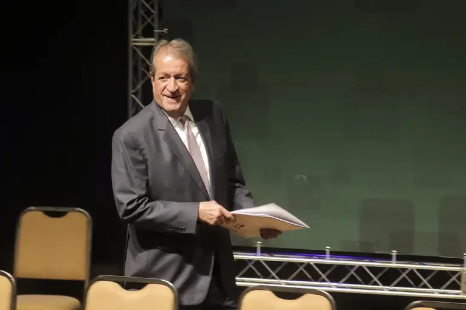 Valdemar reconhece vitória de Lula e cobra explicações sobre gastos