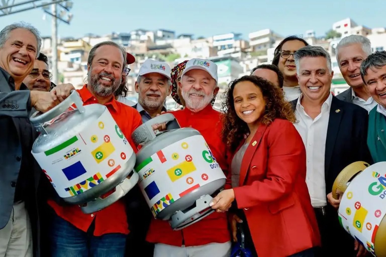 Governo nega fim da escala 6x1 e cortes no Bolsa Família e no gás