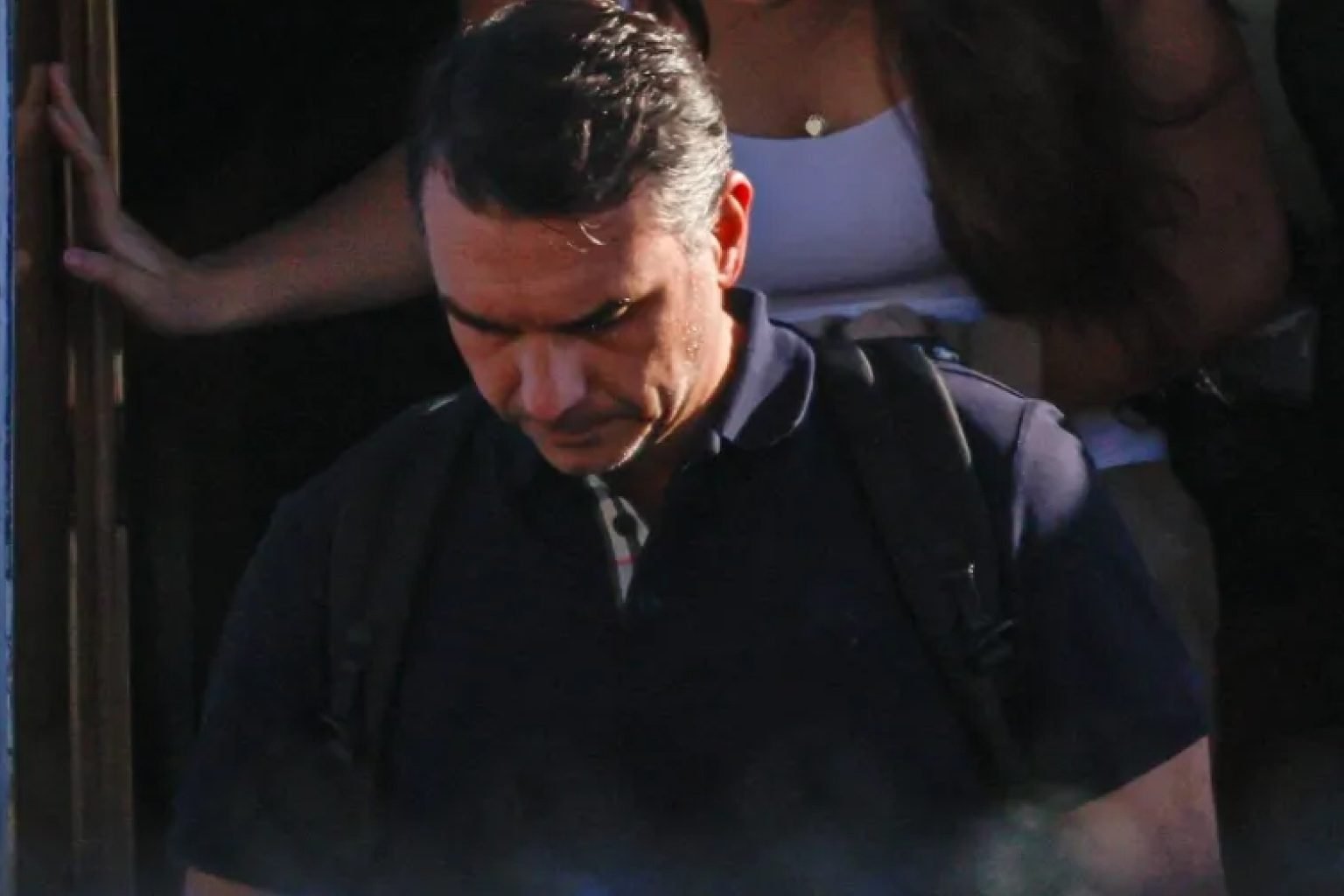 Após fugir, Flávio Bolsonaro se diz 'presidente eleito', apaga post e se intitula 'líder do Brasil'