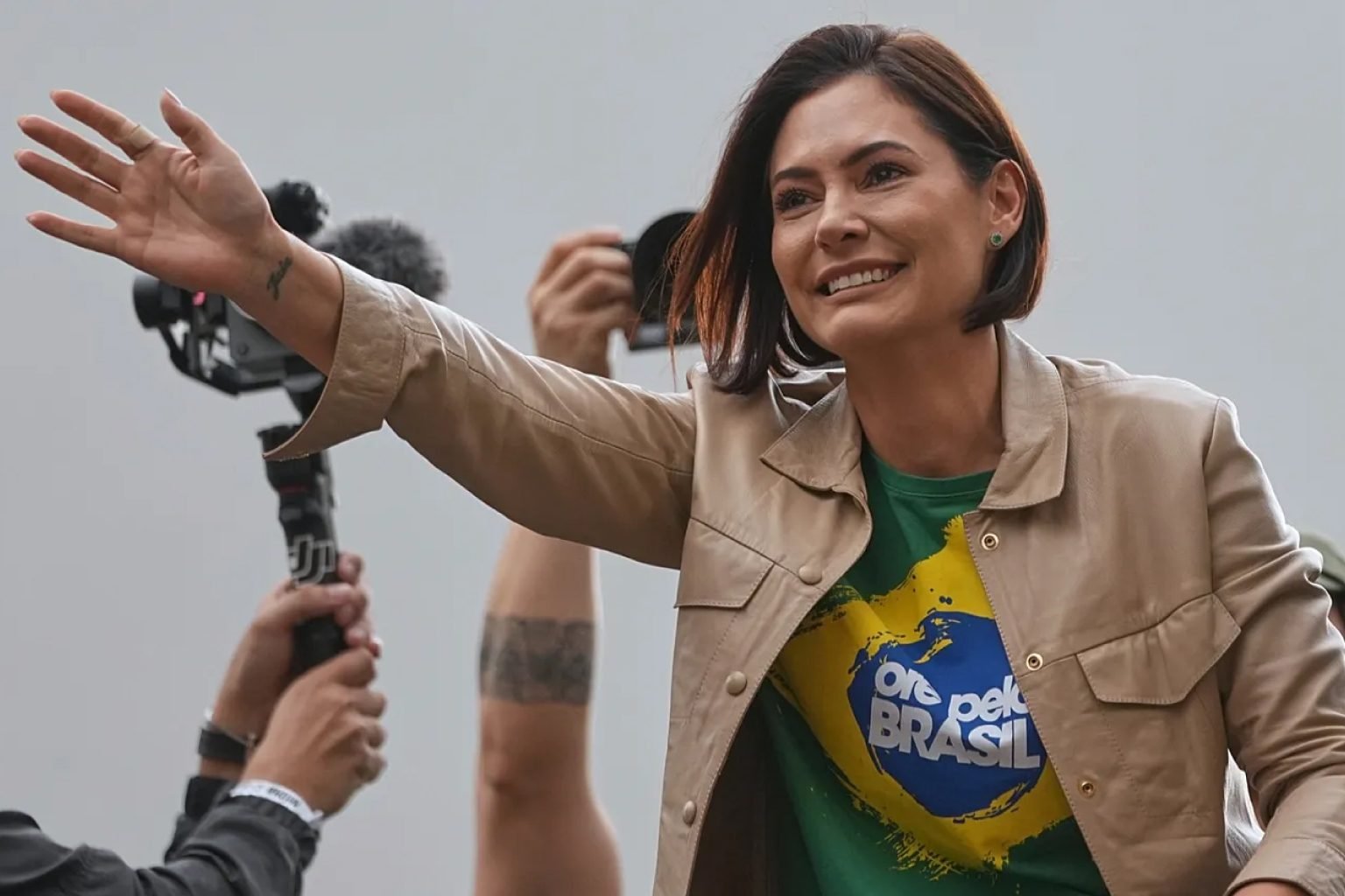 Michelle fala por Bolsonaro e defende aliados após derrota de Flávio